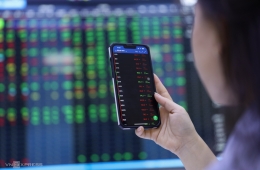 Chọn kênh đầu tư nào khi lãi suất tiết kiệm xuống đáy 10 . 2023 ?