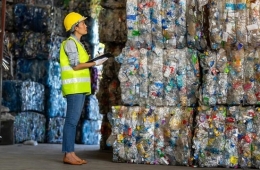 Nhật Bản đột phá chế dầu thô từ rác nhựa