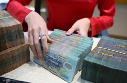 Nợ xấu ngân hàng trên 4%