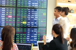 Phân tích cú rơi chứng khoán 13/8