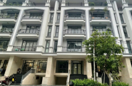 Nhà phố TPHCM ế khách, nhiều căn rao giảm 16 tỷ đồng vẫn khó bán